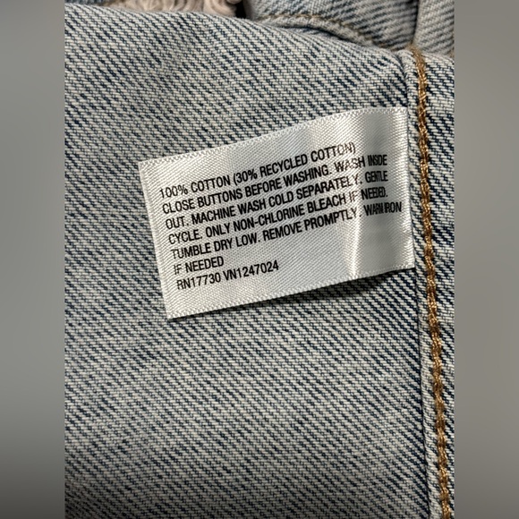๐๐Denim Jacket with Button Details XS ๐๐ - Picture 10 of 10